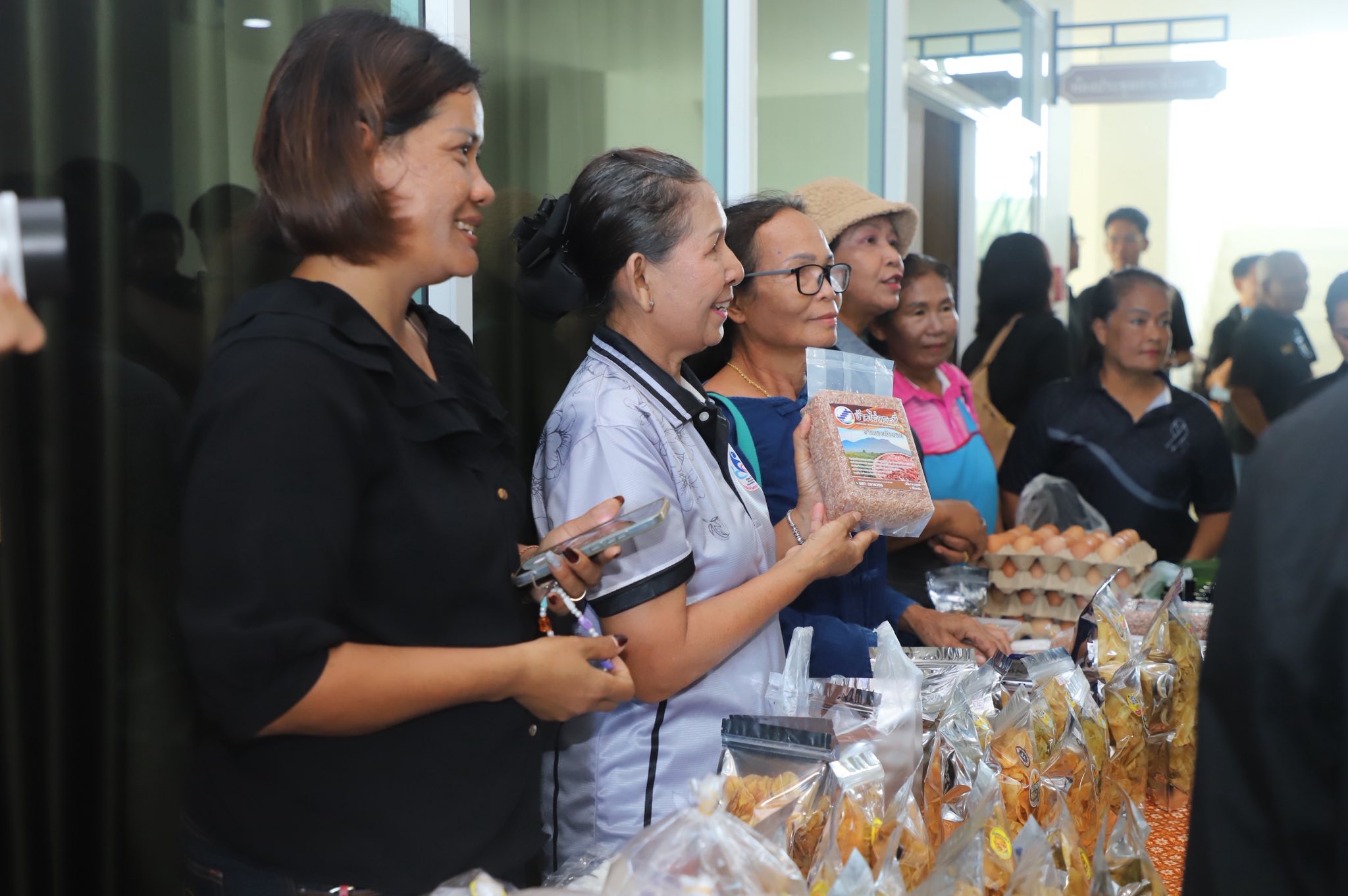 title - รมช.เกษตรฯ มอบโฉนดเพื่อการเกษตร โฉนดต้นไม้ ยกระดับที่ดินทำกินในกระบี่ หนุนเกษตรกรเข้าถึงแหล่งทุน